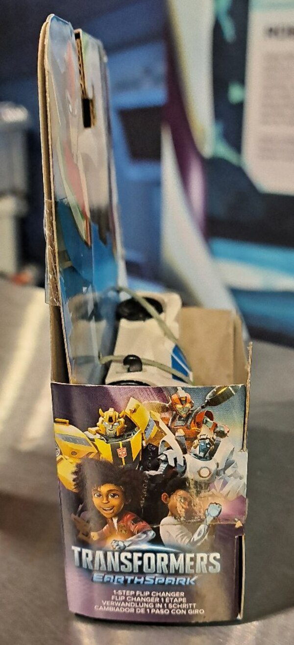 Image Of Transformers Earthspark Wheeljack 1 Step In Package  (49 of 49)